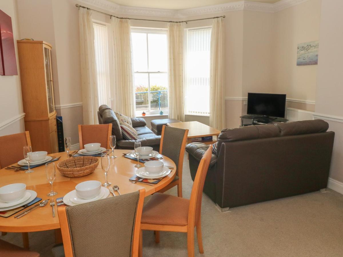 6 South Beach Court Tenby Luaran gambar