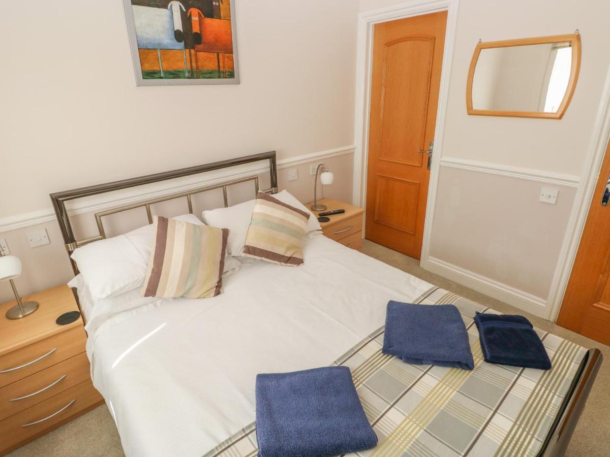 6 South Beach Court Tenby Luaran gambar